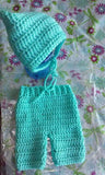 Newborn girl's bonnet and shorts set, light turquoise